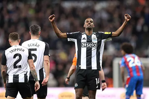 ديلي ميل: ليفربول سيقدم عرضًا جديدًا لضم إيزاك من نيوكاسل